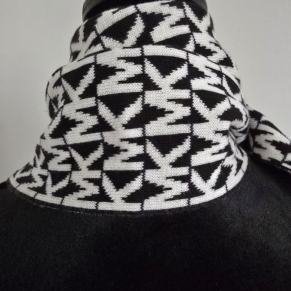 Michael Kors Black and White Logo Scarf - Picture 5 of 5